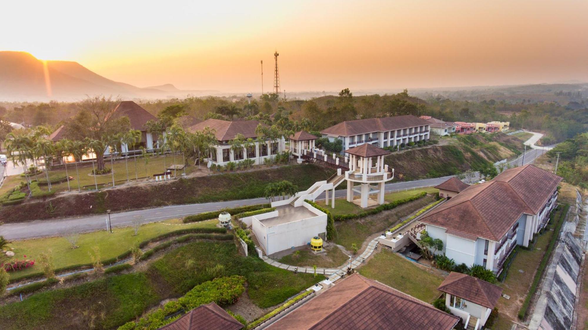 Leaves Valley Resort Nong Ya Plong Exterior photo