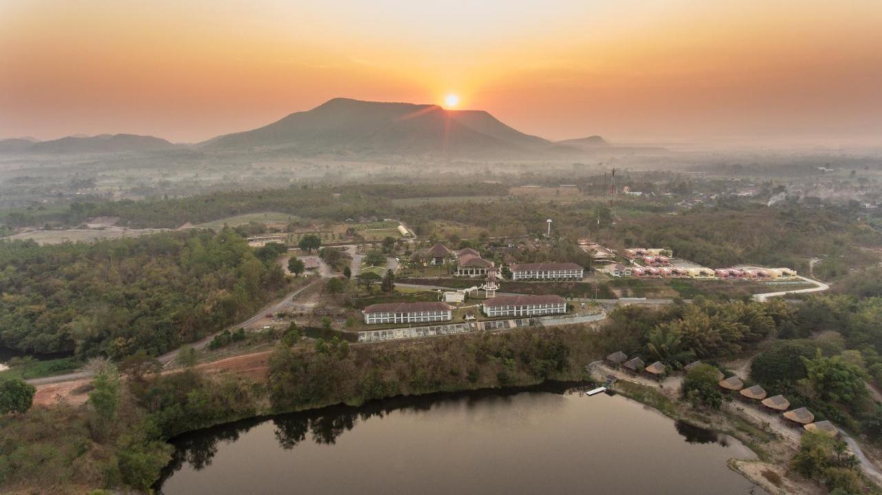 Leaves Valley Resort Nong Ya Plong Exterior photo