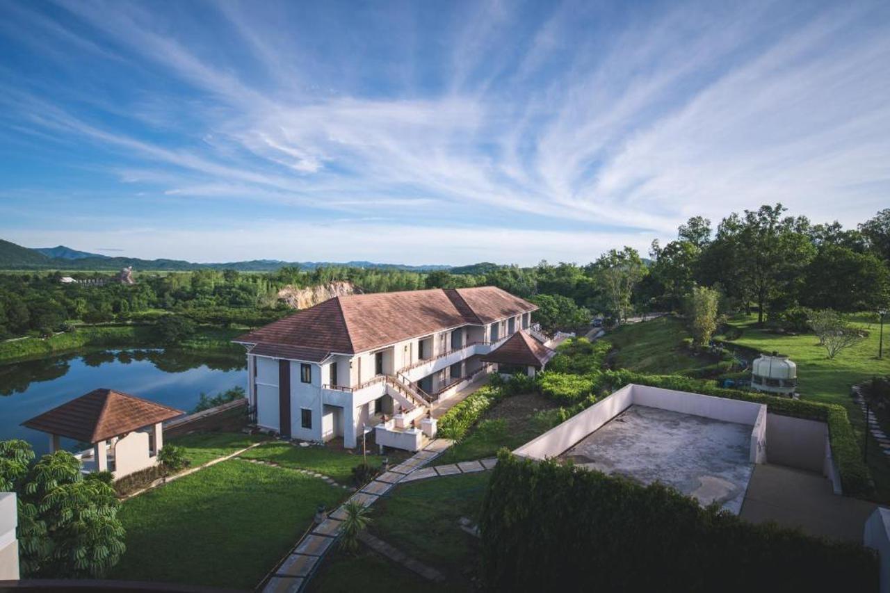 Leaves Valley Resort Nong Ya Plong Exterior photo